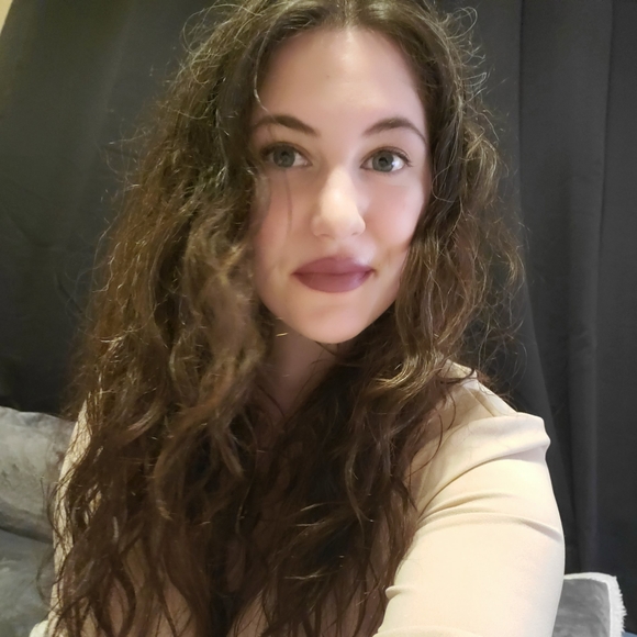 Meet your Posher, Alexis - Picture 1 of 1